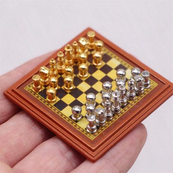 Mini Metal International Chess Board Model Decorative Piece, Small Soldier Miniature Scene Puzzle Prop, Microscale Home Decor DIY, Collection Gift For Hobby Enthusiasts