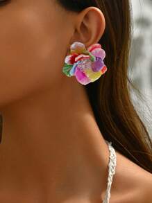A Pair Of Cute Geometric Three-Dimensional Resin Flower Earrings (With Random Petal Colors) For Daily Wear By Both Men And Women