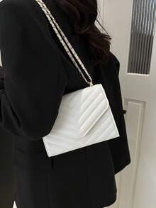 Túi đeo vai vuông Metal V Decor, Túi đeo vai dạ hội có nắp xích chần bông có dây xích có thể tháo rời, Túi xách & ví da PU màu trơn mới, Túi đeo chéo nhẹ khi đi làm, Túi mua sắm đi làm, Túi đeo chéo đựng điện thoại xu thông thường - trắng - Xem 5
