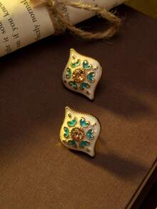 Bộ trang sức gồm bông tai, dây chuyền và vòng tay hình cuốn sách đính đá họa tiết xanh cổ điển, thích hợp để đeo hàng ngày, cũng có thể dùng làm quà tặng hoặc phụ kiện dự tiệc. - bông tai - Xem 1