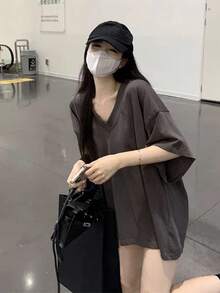 复古V领宽松短袖T恤，休闲修身