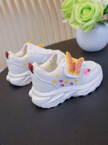 1 paire de baskets bébé respirantes, légères et confortables avec un design mignon de papillon. Convient pour toutes les saisons