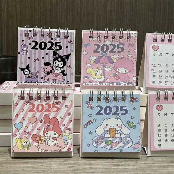 Sanrio 1 pieza. Calendario de escritorio mini 2025 de Sanrio, Kulomi, Melody, Perro Canela, Adornos de escritorio mini, Calendario pequeño lindo y muy atractivo