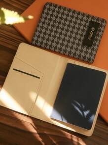 Takeoak 1 件定制姓名优雅护照套个性化金色字母护照夹，带经典千鸟格印花定制复古证件卡夹独特旅行礼物生日礼物，适合婚礼生日新娘爱人朋友 - 均碼 - 查看 10