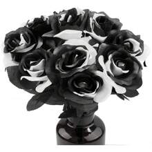 Set de 5 ramos de rosas artificiales blancas y negras, flores falsas de plástico góticas para boda, decoración de Halloween, tallos de rosas realistas para exhibición en el hogar u oficina