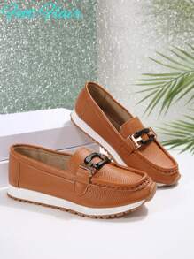 Zapatillas deportivas de suela blanda con decoración de cadena metálica con relieve de lichi, estilo deportivo adecuado para deportes y uso diario, todo el año, zapatos deportivos planos casuales de color marrón