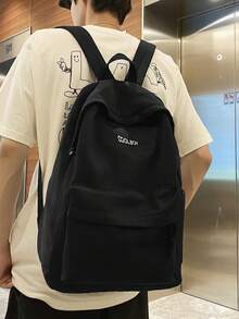 男女通用大容量多层背包，多功能休闲学生背包，轻便短途旅行行李包。此配件仅用于拍摄效果，实际产品不包含。