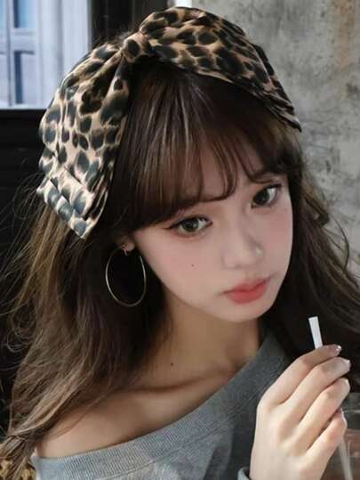 مشبك شعر ساتان بطبعة نمر كبير الحجم، تصميم أنيق للنساء، مواد بسيطة متعددة الاستخدامات، مشبك نابض مريح، قابل للتعديل من الأعلى، مناسب للذيول، إكسسوار شعر مصقول للشعر السميك أو المجعد، مثالي للخروج، ملابس شتوية للنساء، فيونكات، جميل