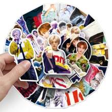 50张唱歌跳舞歌手的手帐贴纸，防水贴纸，高颜值歌手和明星的支持贴纸，奶茶杯贴纸，行李箱装饰贴纸，手机、平板电脑和笔记本电脑的防水装饰贴纸，送给爱人或家人的完美礼物【开学季】【万圣节】【演唱会支持贴纸】