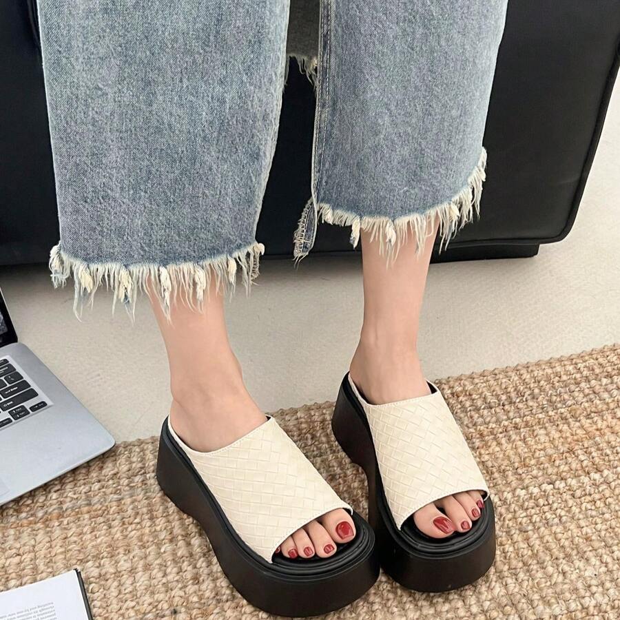 Women Athletic & Outdoor Sandals & Slides - 米色 - 查看 1