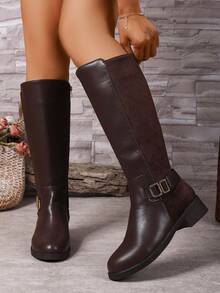 女士皮革和绒面革拼接时尚金属扣装饰侧拉链设计经典圆头舒适不束缚高筒修身腿部修身，薄款保暖内衬保暖透气，平跟舒适全天穿着，百搭棕色秋冬马靴适合多种场合，及膝靴 - 棕色 - 查看 5