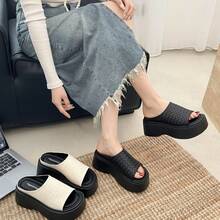 Women Athletic & Outdoor Sandals & Slides - 米色 - 查看 7