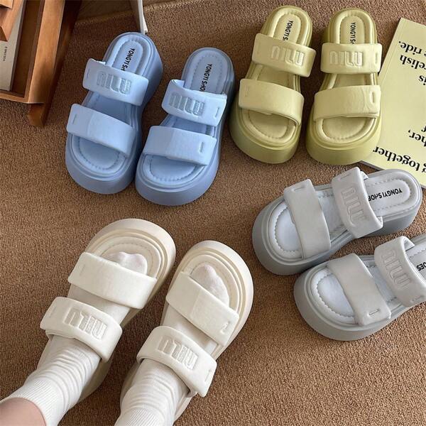 Women Athletic & Outdoor Sandals & Slides