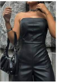 LEATHER OVERALLS, THE OVERALL IS A STRIKING, MODERN AND FULL OF ATTITUDE PIECE. IT COMBINES THE PRACTICALITY OF A UNIQUE PIECE WITH THE SOPHISTICATION AND POWER OF LEATHER, BEING IDEAL FOR NIGHTTIME, URBAN LOOKS OR MORE BOLD EVENTS. - 黑色 - 查看 3