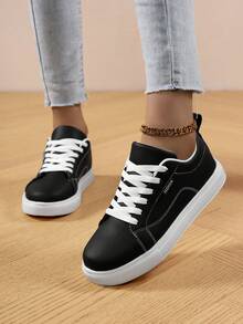 女士时尚黑色拼接前系带舒适平底休闲鞋，适合日常、户外、情侣、校园、休闲、运动 - 黑色 - 查看 4
