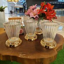 水晶柱花瓶，可用作花瓶或烛台。采用电镀工艺，适合家居装饰、餐桌装饰，以及万圣节和圣诞节装饰。