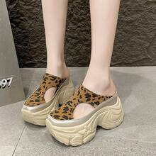 Women Athletic & Outdoor Sandals & Slides - 銀色 - 查看 1