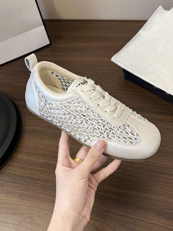أحذية كاجوال مسطحة مزينة بالأحجار الكريمة واللؤلؤ، أحذية رياضية بيضاء قابلة للتهوية مع فتحات، أحذية مسطحة مزينة بالراين ستون لنساء