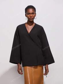 Chaqueta tipo kimono con doble solapa y cinturón en talla grande