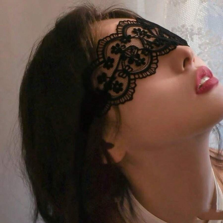 1PC Mysterious Lace Masquerade Mask Sexy Eye Mask Hollow Flower Lace Adjustable Mask Halloween Valentine's Day Gift - 黑色 - 查看 1