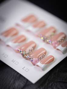 10 buc Unghii scurte cu model rață, stil Y2K, cu decor floral dulce și strasuri, bază nud lucrată manual și vârfuri franceze albe, elemente florale cu accente de strasuri, esențiale pentru vară și toamnă, potrivite pentru zi cu zi, petreceri, întâlniri, ocazii sociale ușoare, cel mai bun cadou pentru femei și fete