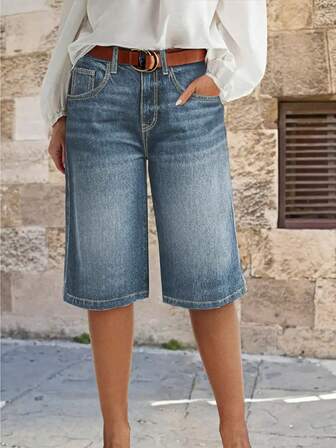 Shorts Denim Retos, Soltos e de Cintura Baixa em Estilo Colegial Simples, Verão