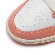WMNS AIR JORDAN 1 LOW 篮球鞋，轻盈缓震，女士综合健身训练鞋，DC0774-180 - 帆白/茜草根紅 - 查看 8