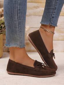 女士新款百搭蝴蝶结鞋，复古深棕色仿麂皮材质，舒适休闲平底鞋，适合春秋季穿着