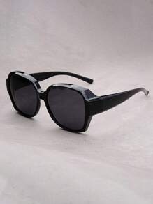 1 pièce Lunettes polarisées spéciales pour la myopie, lunettes mode à grand cadre pour hommes et femmes, accessoires de lunettes à couvercle intégral. Lunettes de mode pour hommes et femmes convenant pour la protection contre le soleil d'été, les vacances à la plage, les sports de plein air, les fêtes, les voyages, la conduite personnelle, la pêche, la décoration des accessoires de photographie de rue. Lunettes de différentes couleurs (lunettes noires, lunettes violettes, lunettes rouges, lunettes brunes) pour les vacances d'été à la plage, les activités de plein air, les voyages