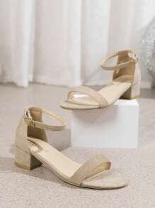 女士夏季个性扣带粗跟凉鞋，露趾设计，引人注目，适合度假，时尚女士凉鞋