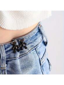 多色泰迪熊金属丝扣牛仔裤，腰部可调节，裤腰纽扣有白色、黑色、金色和银色可选。适合女性收紧腰部，打造纤细身形，提升腰线美感。可搭配牛仔裤，或作为节日、派对和家庭聚会的装饰品。 - 彩色 - 查看 7