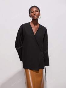 Chaqueta tipo kimono con doble solapa y cinturón en talla grande