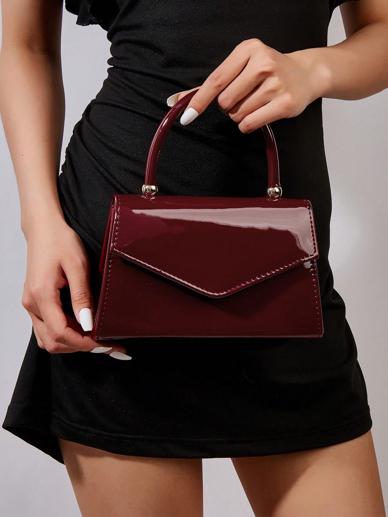 Mode effenkleurige handtas met spiegeleffect, avondtas, charmante en elegante damestas, geschikt voor feestmeisjes, studenten, bruiden, te combineren met feestjurken, trouwjurken, avondjurken en strakke rokken. Zeer geschikt voor bruiloften, bijeenkomsten, banketten, feesten en dansen. De beste cadeaus voor vrouwen.