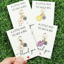 4pcs/8pcs Mini Daisy Keychains,Tulip Keychain,With "A LITTLE HUG" Thank You Cards, Flower Keychain, Ideal For Friendship Gifts, Back-To-School Gift,Teacher Appreciation Gift,Perfect Gift For Friends And Family & Daily Key/Bag Accessories,Suitable For Men And Women.