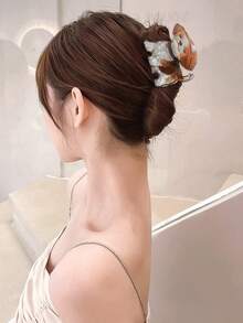 1 件可爱雌性动物狗形 PVC 中号发夹适合日常使用，是送给女孩的最理想礼物，适合夏季、春季、秋季、冬季、返校季节、日常旅行、聚会、海滩派对、佩戴发饰时尚发夹秋季配饰