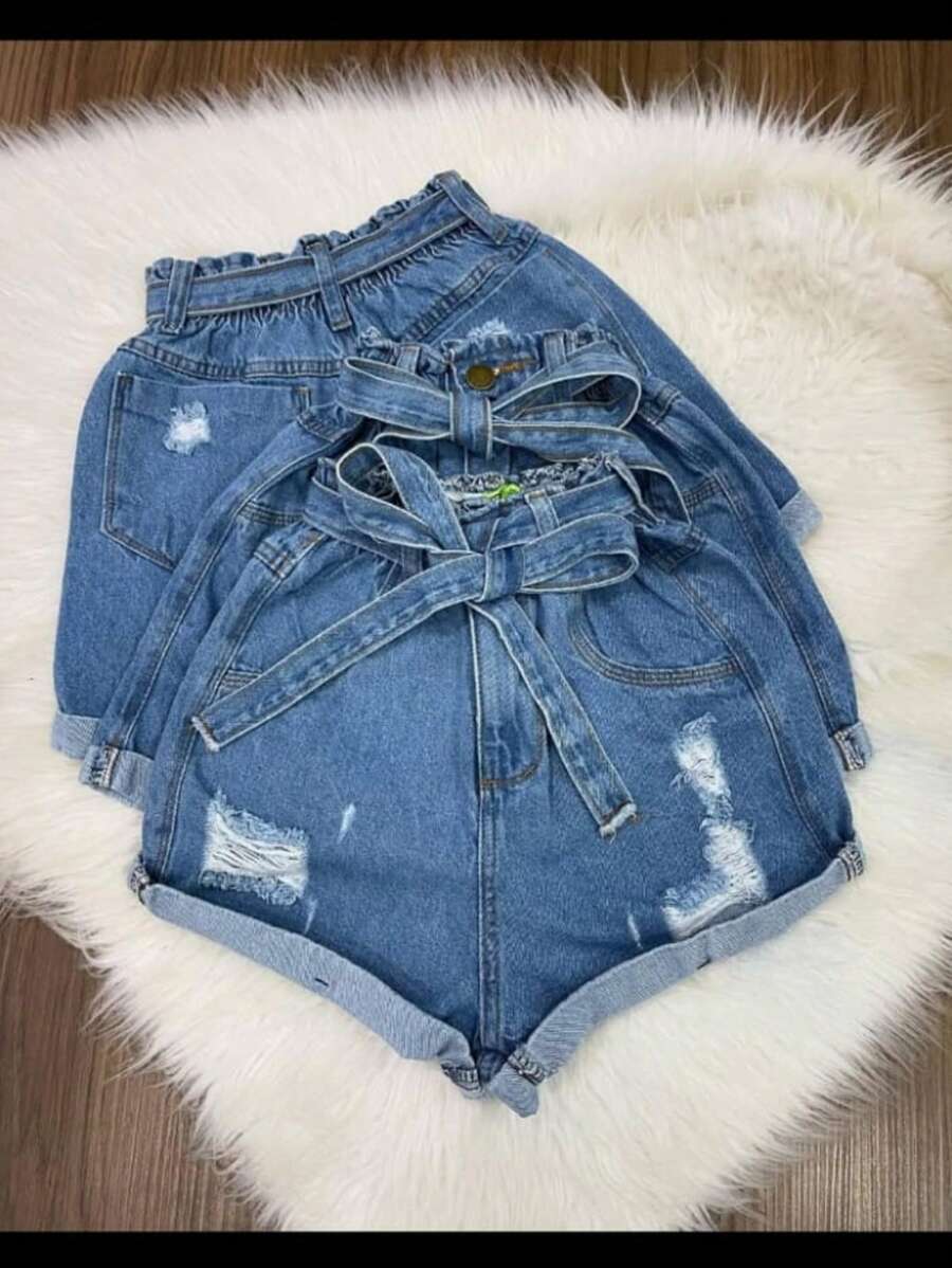 Women's Shorts With Belt, Pockets And Zipper