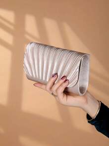 Einfache und vielseitige Falten-Clutch-Taschen und kleine und exquisite Party-Abendtaschen sind die besten Geschenke für Ihre Lieben.