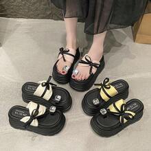 Women Athletic & Outdoor Sandals & Slides - 黃色 - 查看 10