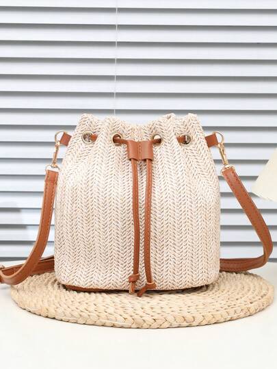 Una bolsa de paja esencial para el verano, bolsa cubo tejida de material PP, bolso de mujer de ganchillo vertical, bolso de hombro con contraste de color PU, bolso de playa de verano tipo mensajero, diseño de cordón bolsa multiusos para mujer, casual y versátil, para vacaciones y compras, uso multiocasión, regalo
