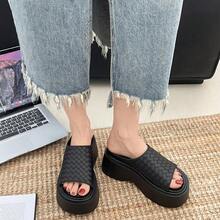 Women Athletic & Outdoor Sandals & Slides - 米色 - 查看 4