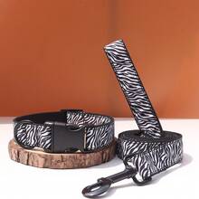 Conjunto de coleira e guia para cães com estampa de animais da selva | Estampa de leopardo/zebra/leão/zebra, ajustável, em nylon macio, com fivela de liberação rápida e alça | Para cães de pequeno, médio e grande porte (PP/P/M/G/GG)
