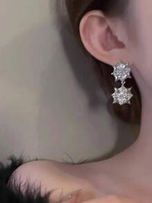 1 par de pendientes de lujo con diseño de estrella de mar y flor, con incrustaciones de resina, estilo minimalista elegante, adecuado para mujer en vacaciones, fiestas y uso casual