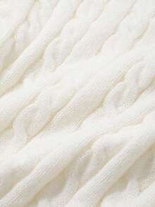 1件少女休闲宽松舒适时尚户外麻花针织加厚长袖毛衣，适合春、秋、冬季穿着。