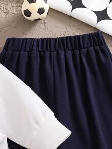 男童足球图案印花套头连帽衫和裤子套装 - 白色 - 查看 5