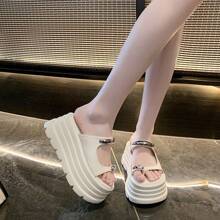 Women Athletic & Outdoor Sandals & Slides