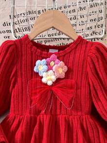 Conjunto de top acanalado de manga farol bordado y pantalones para niñas