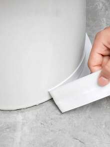 1 片高品质自粘密封胶带，耐用粘合剂，易于剥离和粘贴设计，适用于浴室、水槽、淋浴区、地板和墙壁表面的防水塑料边缘保护