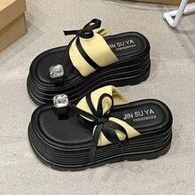 Women Athletic & Outdoor Sandals & Slides - 黃色 - 查看 2