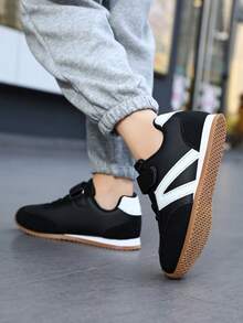 زوج من أحذية الاطفال ذات النعل السميك الأنيق والضخم، أحذية الركض الخفيفة للأولاد والبنات، مناسبة لجميع الفصول - الأسود - مشاهدة 5