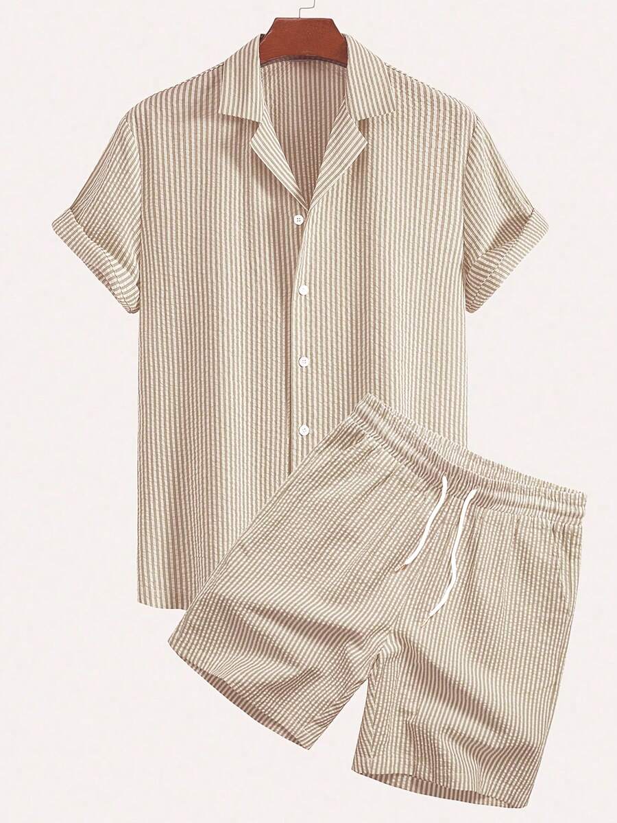 2 件男士休闲泡泡条纹透气衬衫和斜口袋抽绳腰短裤套装，适合日常穿着和商务穿着，不出汗，夏季畅销品，舒适服装 - 卡其色 - 查看 1